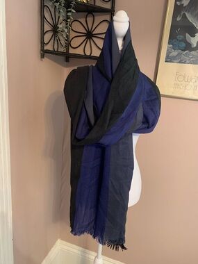 Emporio Armani Black Navy Striped Lightweight Men's Scarf luxury classic